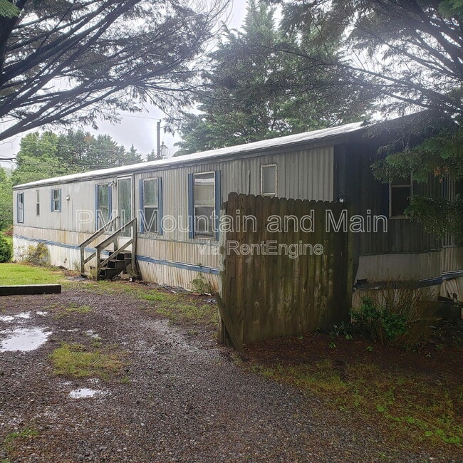 319 Iotla Valley Park Rd in Franklin, NC - Building Photo - Building Photo