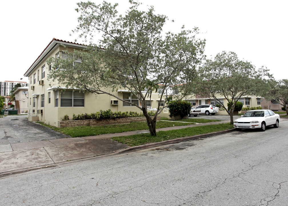 15-19 Salamanca Ave in Coral Gables, FL - Building Photo