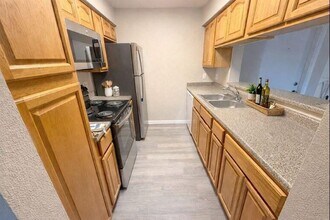 3085 Walnut Bend Ln in Houston, TX - Building Photo - Building Photo