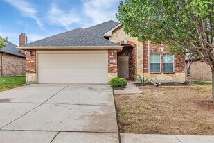 9204 Tierra Verde Dr in Fort Worth, TX - Building Photo