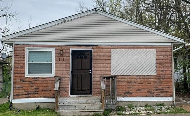 818 Goodlow Ave