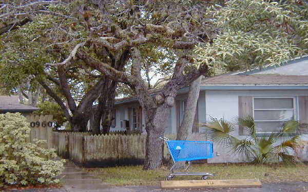 Great Villa Oaks in Seminole, FL - Building Photo