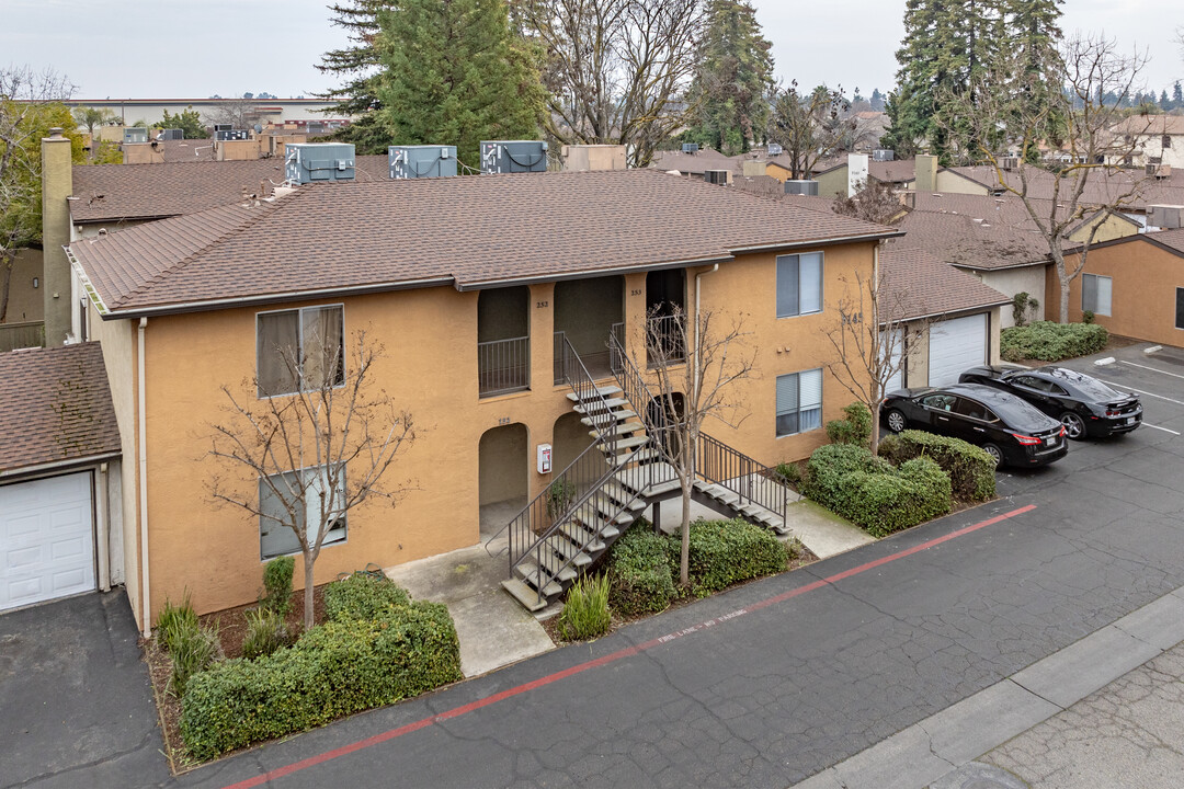 La Hacienda in Fresno, CA - Building Photo