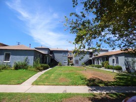 10619 Whipple St in Toluca Lake, CA - Building Photo