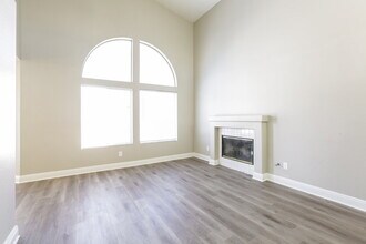 1825 Klamath Falls Way in Las Vegas, NV - Building Photo - Building Photo
