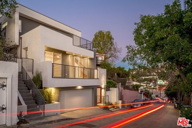 property at 3907 De Longpre Ave