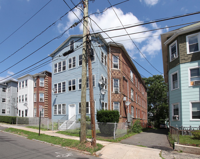 77 Booth St in New Britain, CT - Foto de edificio - Building Photo