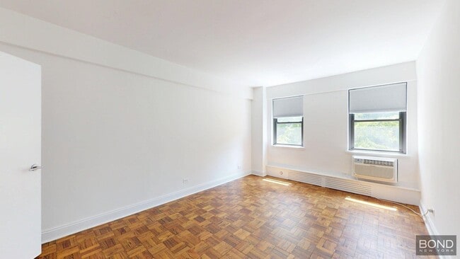 219 E 69th St in New York, NY - Building Photo - Building Photo