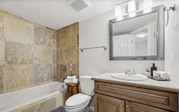 8310 Rolling Rd in Manassas, VA - Foto de edificio - Building Photo