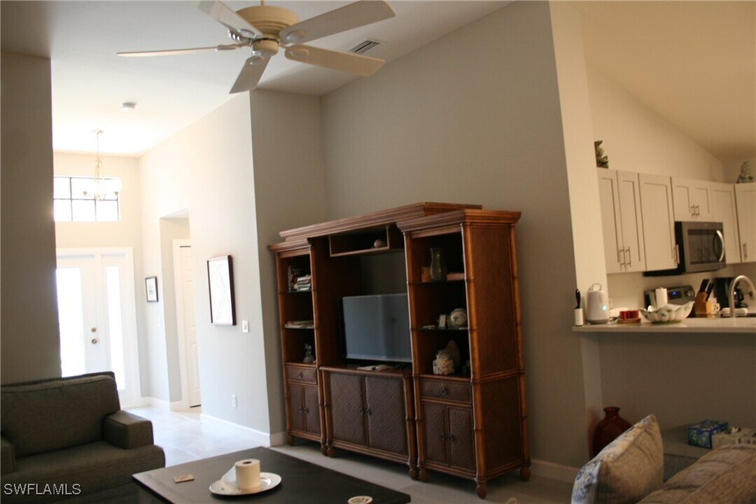 15472 Admiralty Cir in North Fort Myers, FL - Building Photo