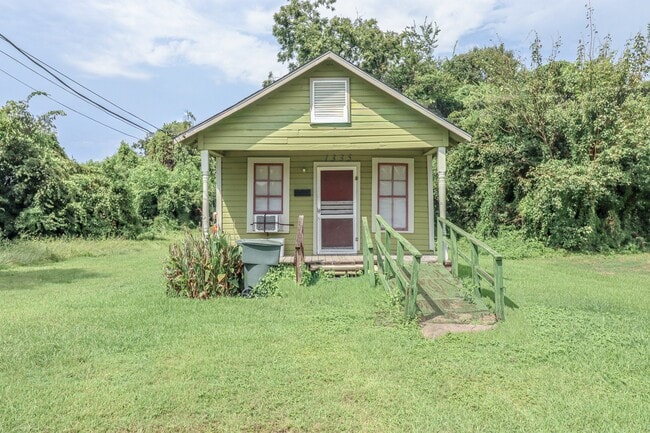 1335 Sherman St in Beaumont, TX - Building Photo - Building Photo