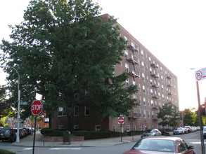 66-22 Fleet St in Forest Hills, NY - Building Photo - Building Photo