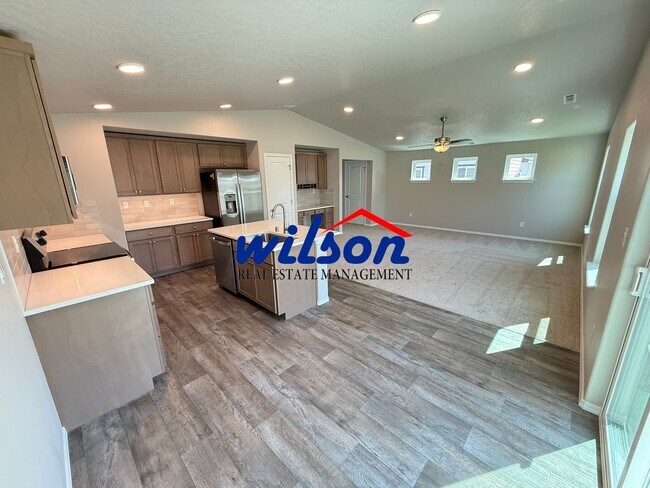 property at 4704 W Oak Ave