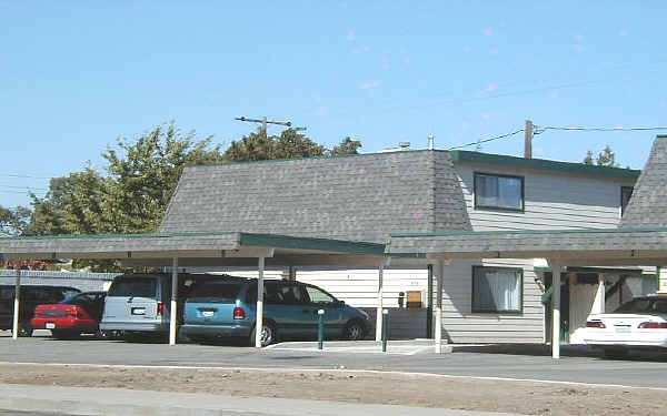 826 N Mills Ave in Lodi, CA - Foto de edificio