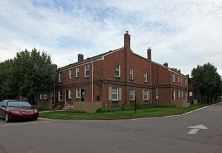 Vernier Terrace Apartments in Grosse Pointe Woods, MI - Foto de edificio - Building Photo