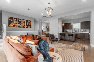 2104 Dennis St in Houston, TX - Building Photo - Building Photo