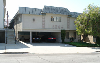 634 E Tujunga Ave in Burbank, CA - Building Photo - Building Photo