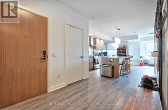 425-425 Wellington St W in Toronto, ON - Building Photo - Building Photo