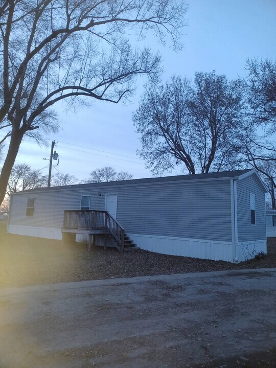 1214 Roseport Rd in Wathena, KS - Building Photo