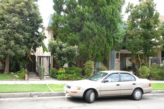 610 E Santa Anita Ave in Burbank, CA - Building Photo - Building Photo