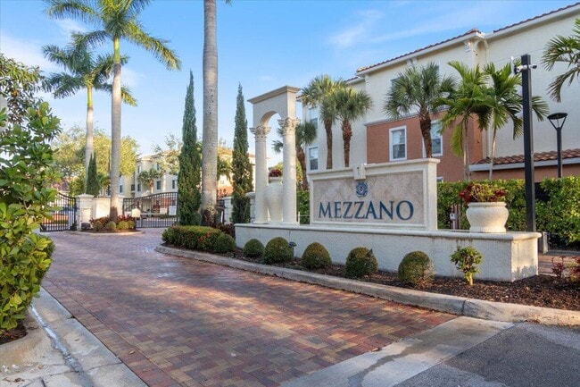 9905 Baywinds Blvd in Royal Palm Beach, FL - Building Photo - Building Photo