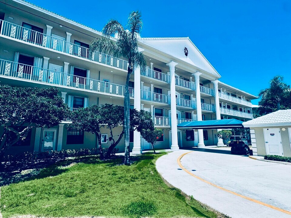 2761 Village Blvd in West Palm Beach, FL - Building Photo