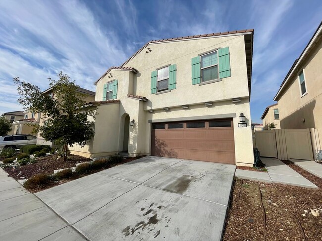 property at 924 W Clover Ave.