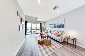 Brilliant Towns in Saskatoon, SK - Building Photo - Building Photo