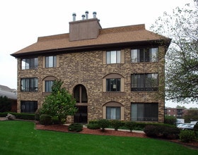 3667 Grand Ave in Des Moines, IA - Building Photo - Building Photo