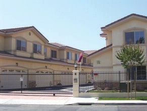 13733 Ruther Ave in South Gate, CA - Foto de edificio - Building Photo