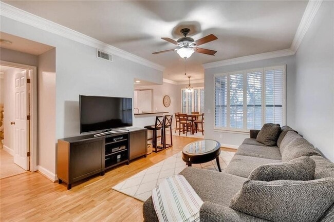 3777 Peachtree Rd NE, Unit 1324 in Atlanta, GA - Building Photo - Building Photo