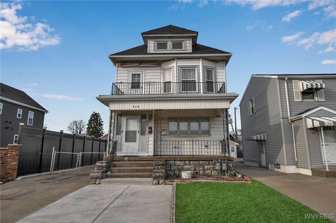 990 Hertel Ave in Buffalo, NY - Building Photo