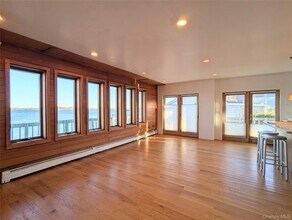 528 Minnieford Ave in Bronx, NY - Building Photo - Building Photo
