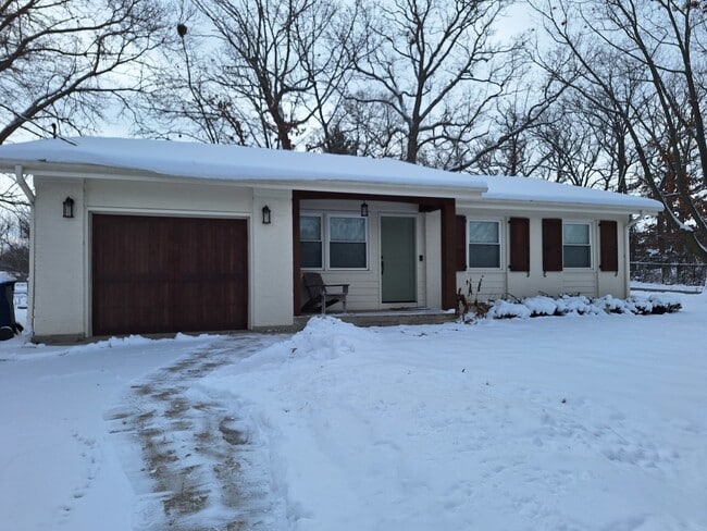 227 Juneway Terrace in Lake Bluff, IL - Building Photo - Building Photo