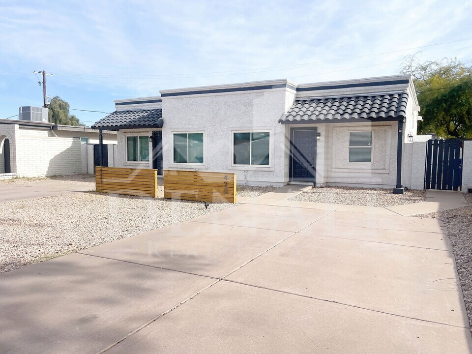 423 S Terry Ln in Tempe, AZ - Building Photo