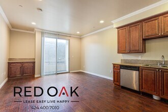 8747 Sepulveda Blvd, Unit 110 in Los Angeles, CA - Foto de edificio - Building Photo