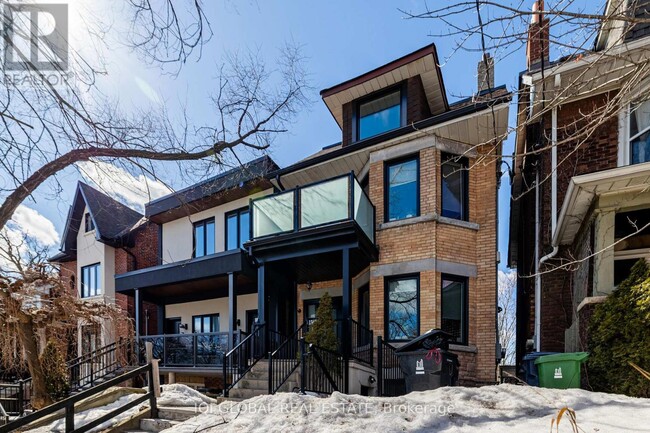 1502 Dufferin St