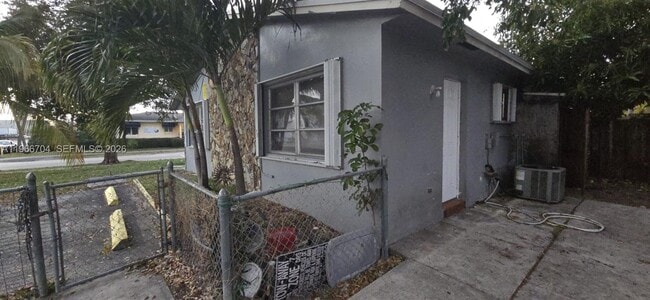 1961 Liberty St in Hollywood, FL - Building Photo - Building Photo