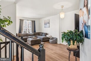 9841 Cheshire Ridge Cir in Manassas, VA - Building Photo