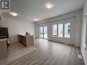 21 Hay Ln. in Barrie, ON - Building Photo - Building Photo