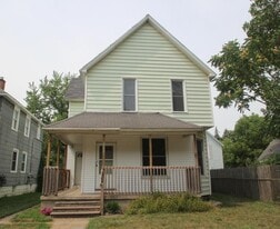 1555 Broadway Ave NW in Grand Rapids, MI - Building Photo