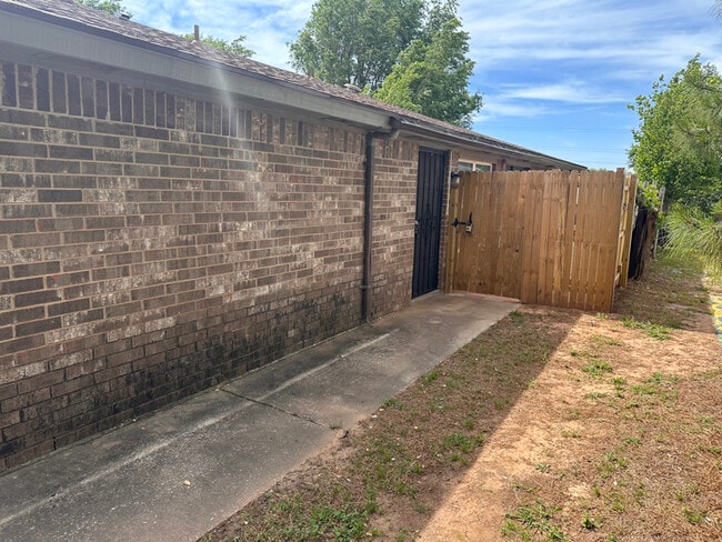 265 Windsor Way in Midwest City, OK - Building Photo - Building Photo