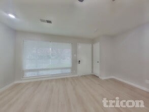 126 Frost Dr in Woodland, CA - Foto de edificio - Building Photo