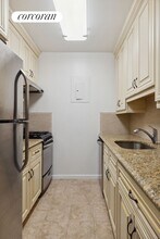 235 E 40th St in New York, NY - Building Photo - Building Photo