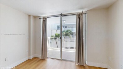 1666 West Ave, Unit 305 in Miami Beach, FL - Building Photo - Building Photo