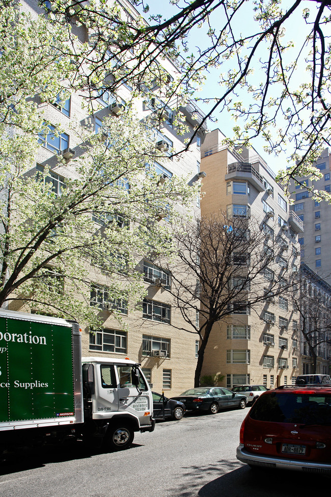 15 W 84th St in New York, NY - Building Photo - Building Photo