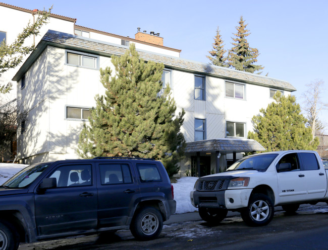 2301 17a St SW in Calgary, AB - Building Photo - Building Photo