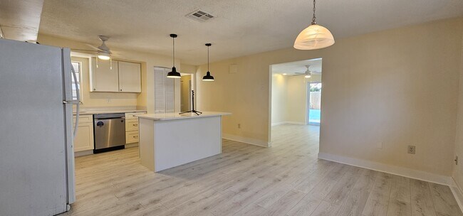 1756 Greenlea Dr in Clearwater, FL - Building Photo - Building Photo