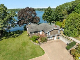 14 Betty Hill Rd in Narragansett, RI - Building Photo