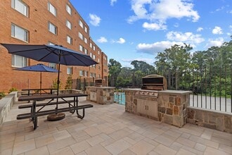 Infinity Apartments in Arlington, VA - Foto de edificio - Building Photo